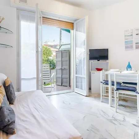 Hostdomus - Cozy Corner Near The Sea Apartment