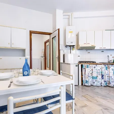 Apartment Hostdomus - Cozy Corner Near The Sea